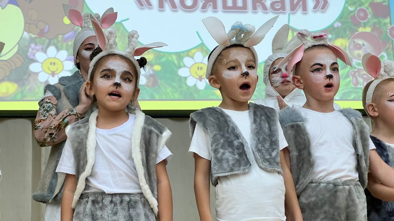Әти-әниләр тәрбиячеләр белән берлектә  «Тату балалар бакчасы сере»н ачыкладылар (фоторепортаж)