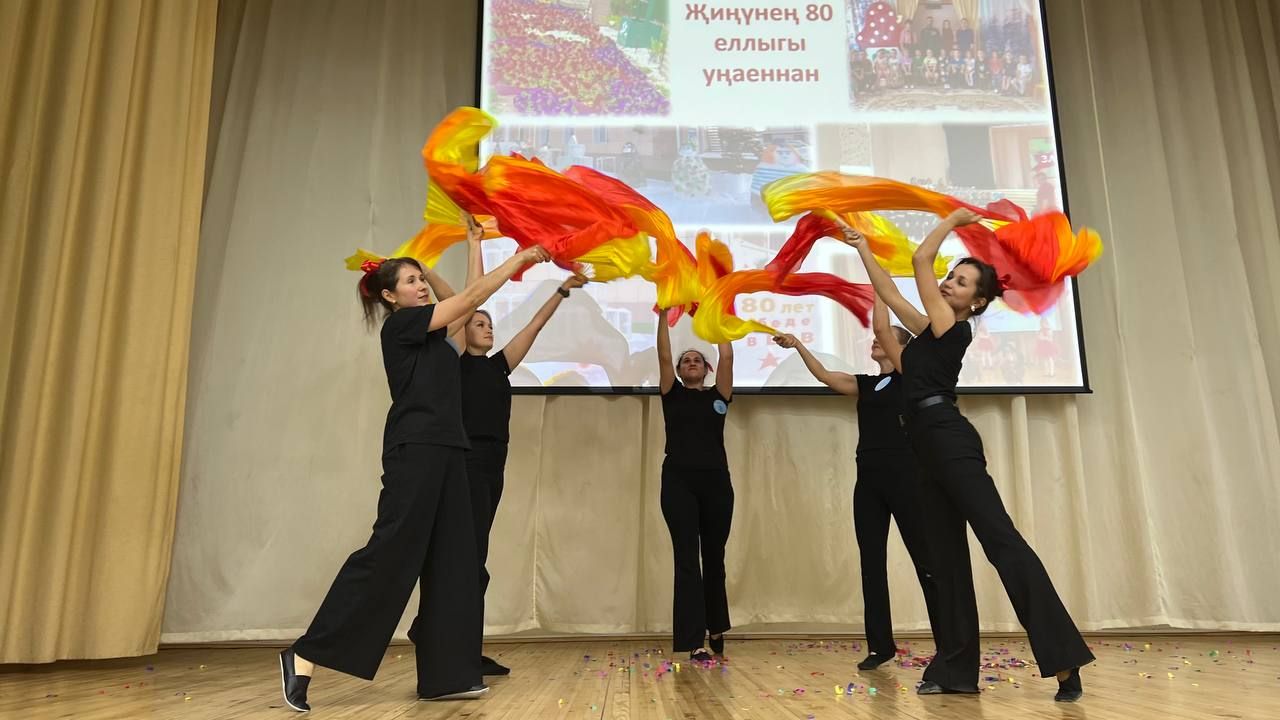 Әти-әниләр тәрбиячеләр белән берлектә  «Тату балалар бакчасы сере»н ачыкладылар (фоторепортаж)
