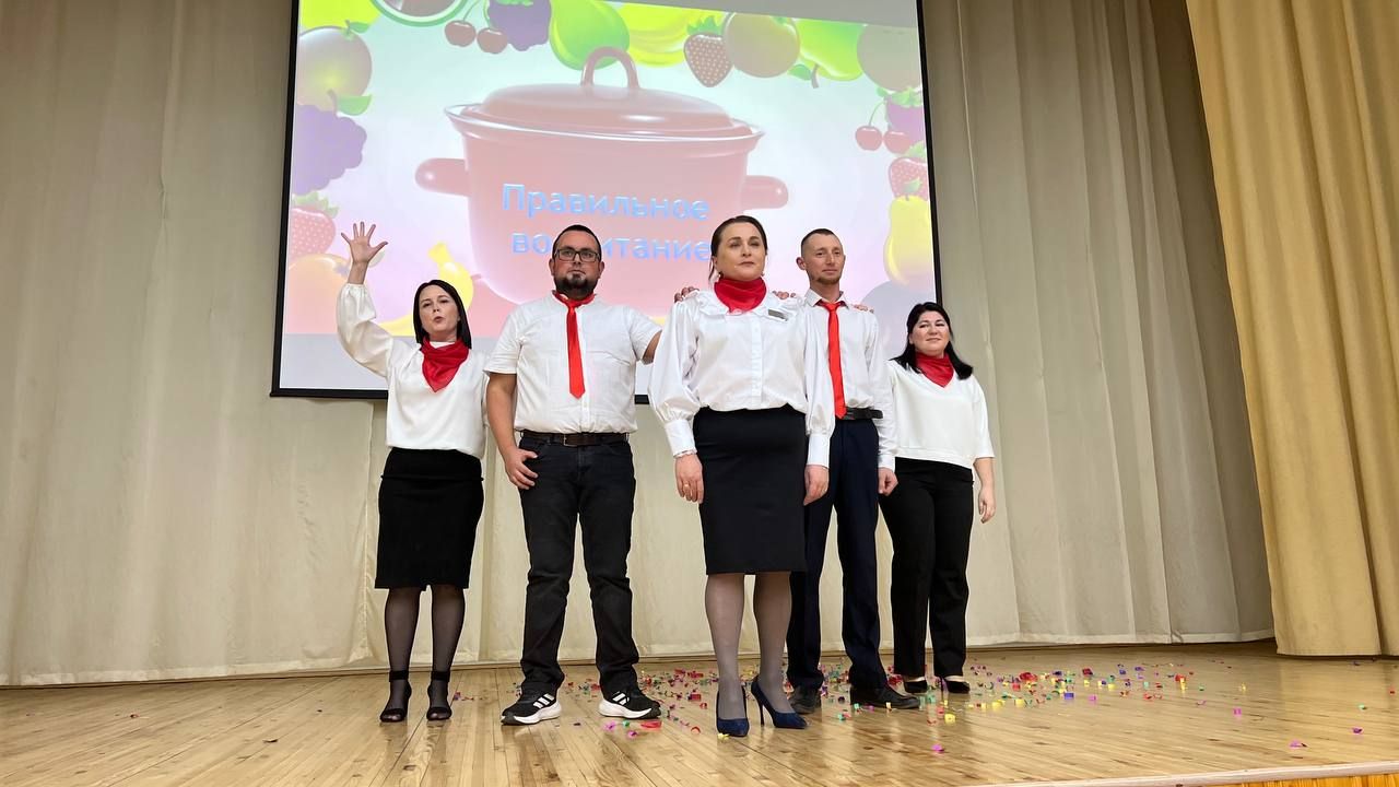 Әти-әниләр тәрбиячеләр белән берлектә  «Тату балалар бакчасы сере»н ачыкладылар (фоторепортаж)