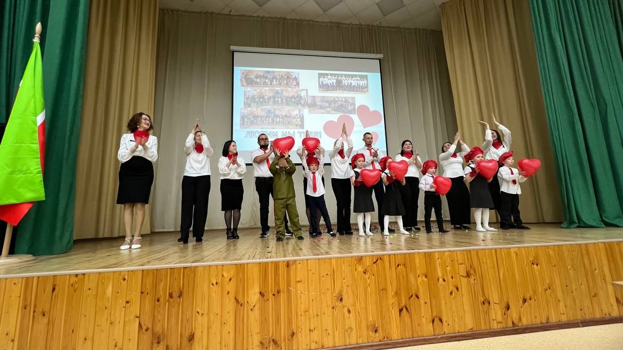 Әти-әниләр тәрбиячеләр белән берлектә  «Тату балалар бакчасы сере»н ачыкладылар (фоторепортаж)