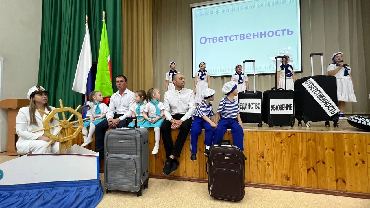 Әти-әниләр тәрбиячеләр белән берлектә  «Тату балалар бакчасы сере»н ачыкладылар (фоторепортаж)