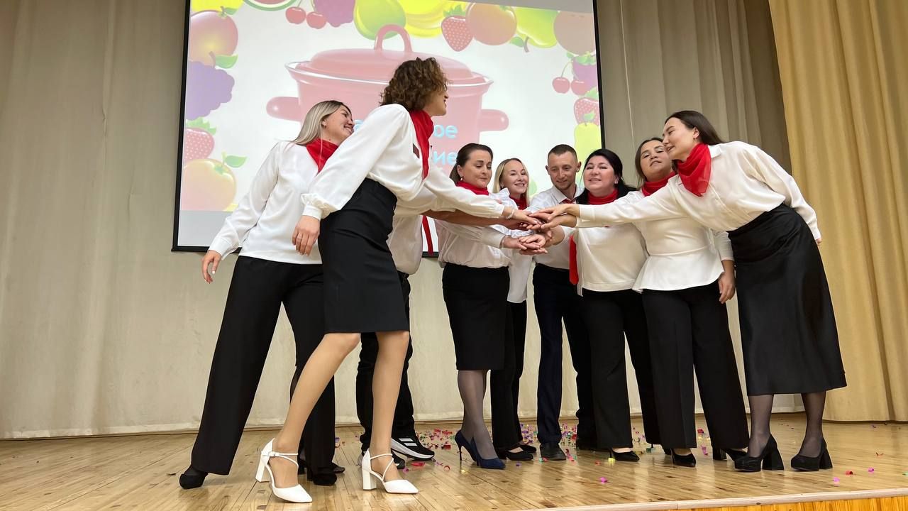 Әти-әниләр тәрбиячеләр белән берлектә  «Тату балалар бакчасы сере»н ачыкладылар (фоторепортаж)