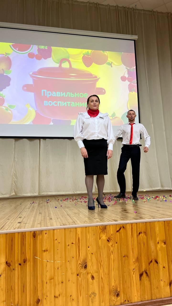 Әти-әниләр тәрбиячеләр белән берлектә  «Тату балалар бакчасы сере»н ачыкладылар (фоторепортаж)