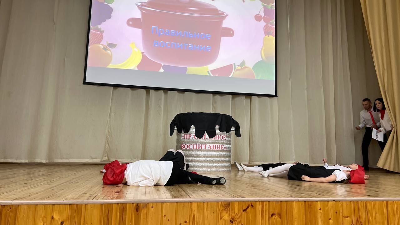 Әти-әниләр тәрбиячеләр белән берлектә  «Тату балалар бакчасы сере»н ачыкладылар (фоторепортаж)