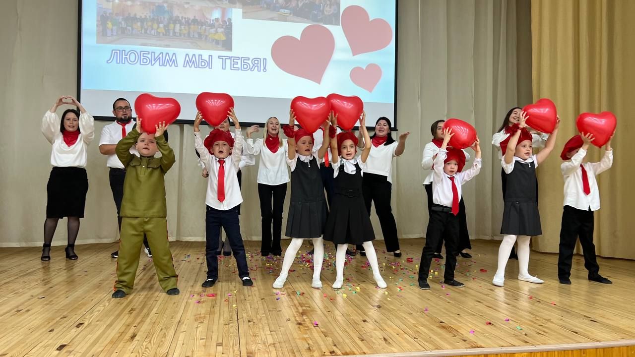 Әти-әниләр тәрбиячеләр белән берлектә  «Тату балалар бакчасы сере»н ачыкладылар (фоторепортаж)