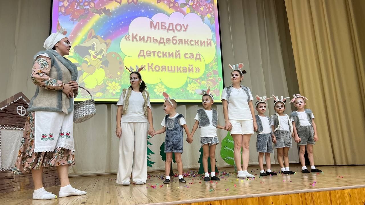 Әти-әниләр тәрбиячеләр белән берлектә  «Тату балалар бакчасы сере»н ачыкладылар (фоторепортаж)