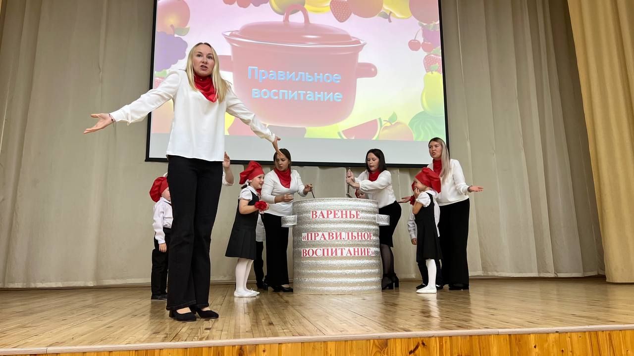 Әти-әниләр тәрбиячеләр белән берлектә  «Тату балалар бакчасы сере»н ачыкладылар (фоторепортаж)