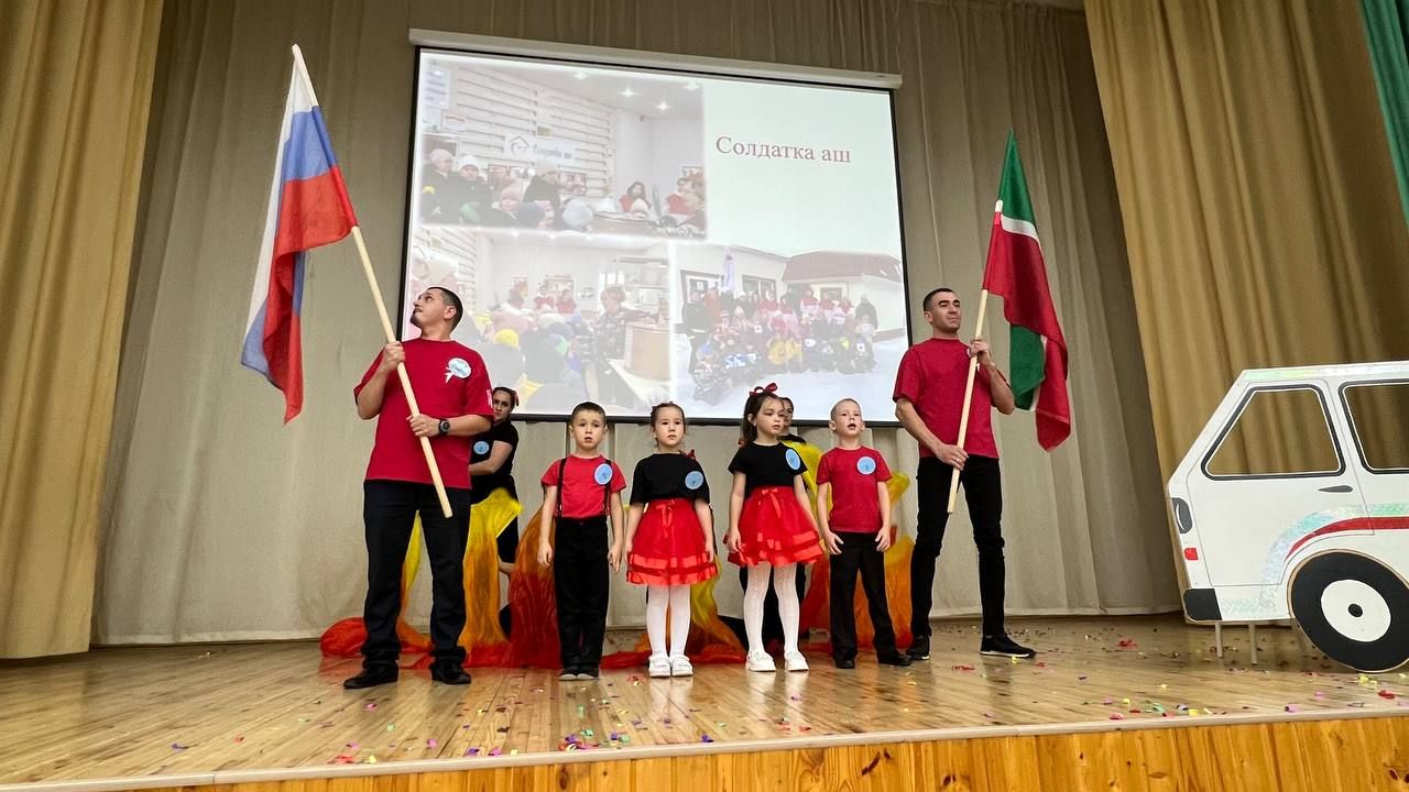 Әти-әниләр тәрбиячеләр белән берлектә  «Тату балалар бакчасы сере»н ачыкладылар (фоторепортаж)