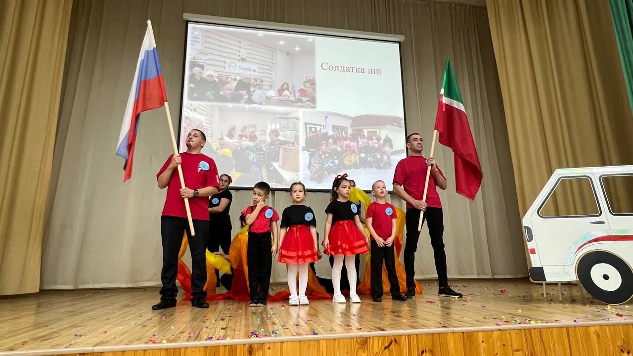 Әти-әниләр тәрбиячеләр белән берлектә  «Тату балалар бакчасы сере»н ачыкладылар (фоторепортаж)