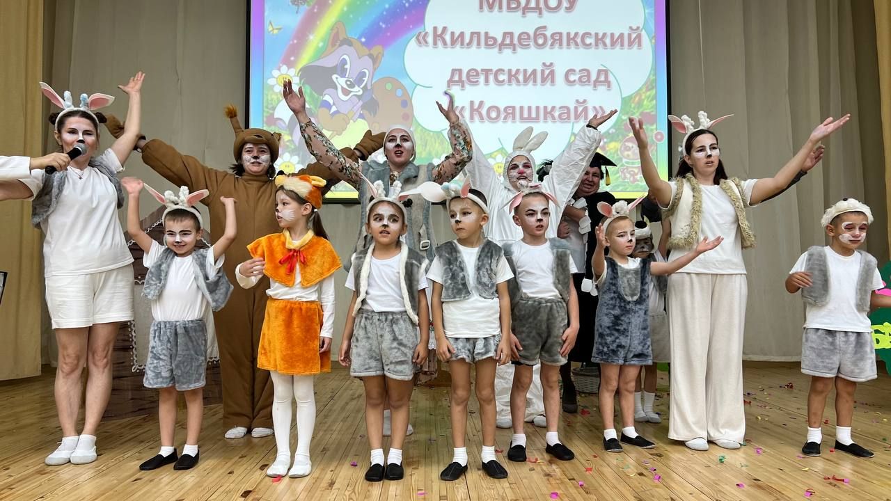 Әти-әниләр тәрбиячеләр белән берлектә  «Тату балалар бакчасы сере»н ачыкладылар (фоторепортаж)