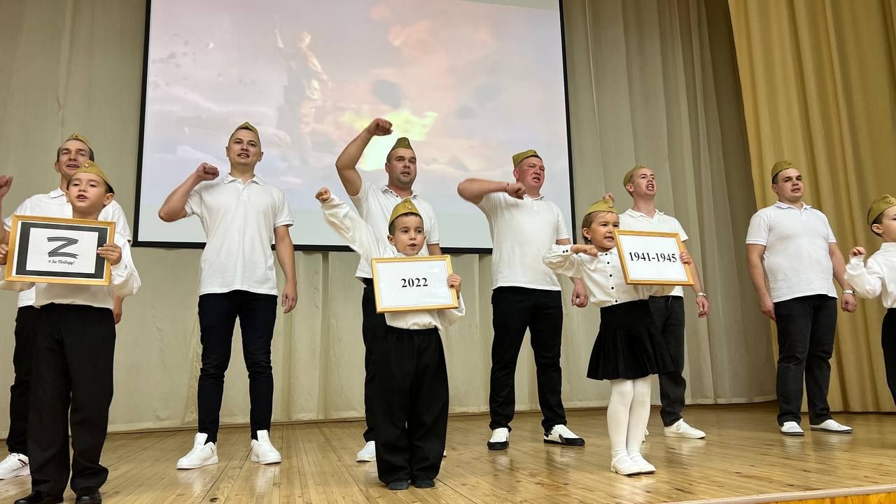 Әти-әниләр тәрбиячеләр белән берлектә  «Тату балалар бакчасы сере»н ачыкладылар (фоторепортаж)