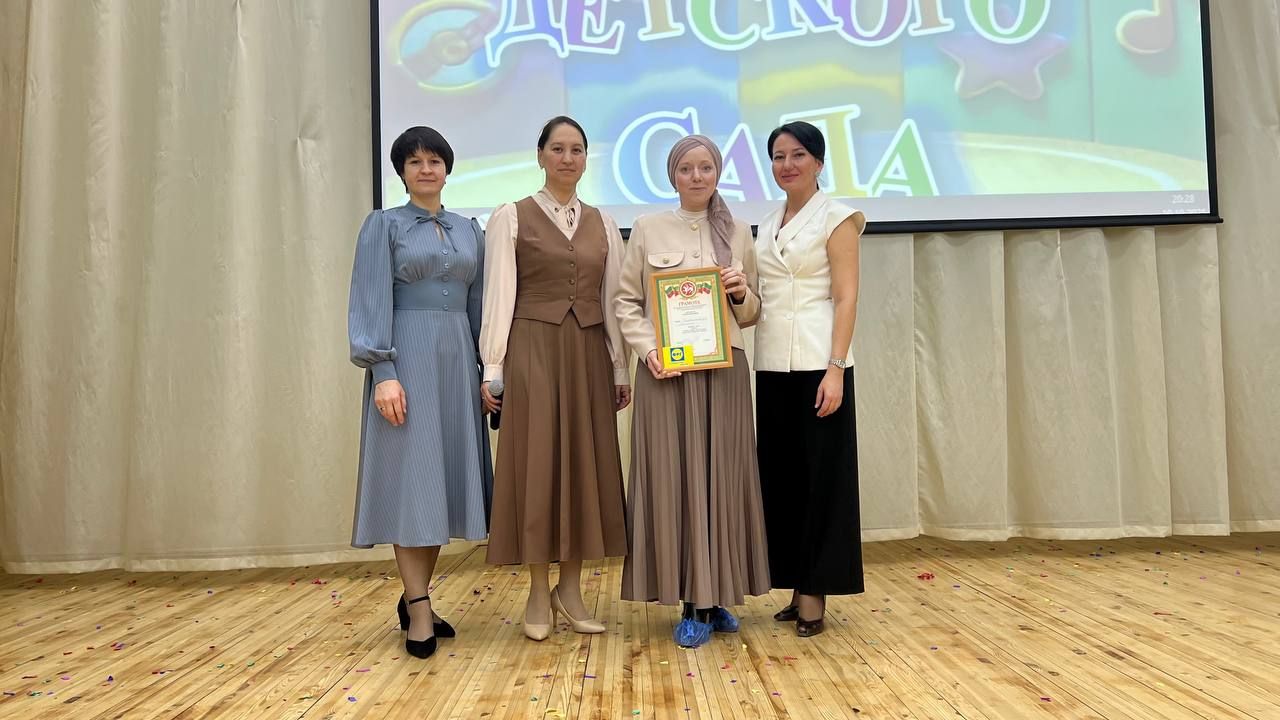 Әти-әниләр тәрбиячеләр белән берлектә  «Тату балалар бакчасы сере»н ачыкладылар (фоторепортаж)