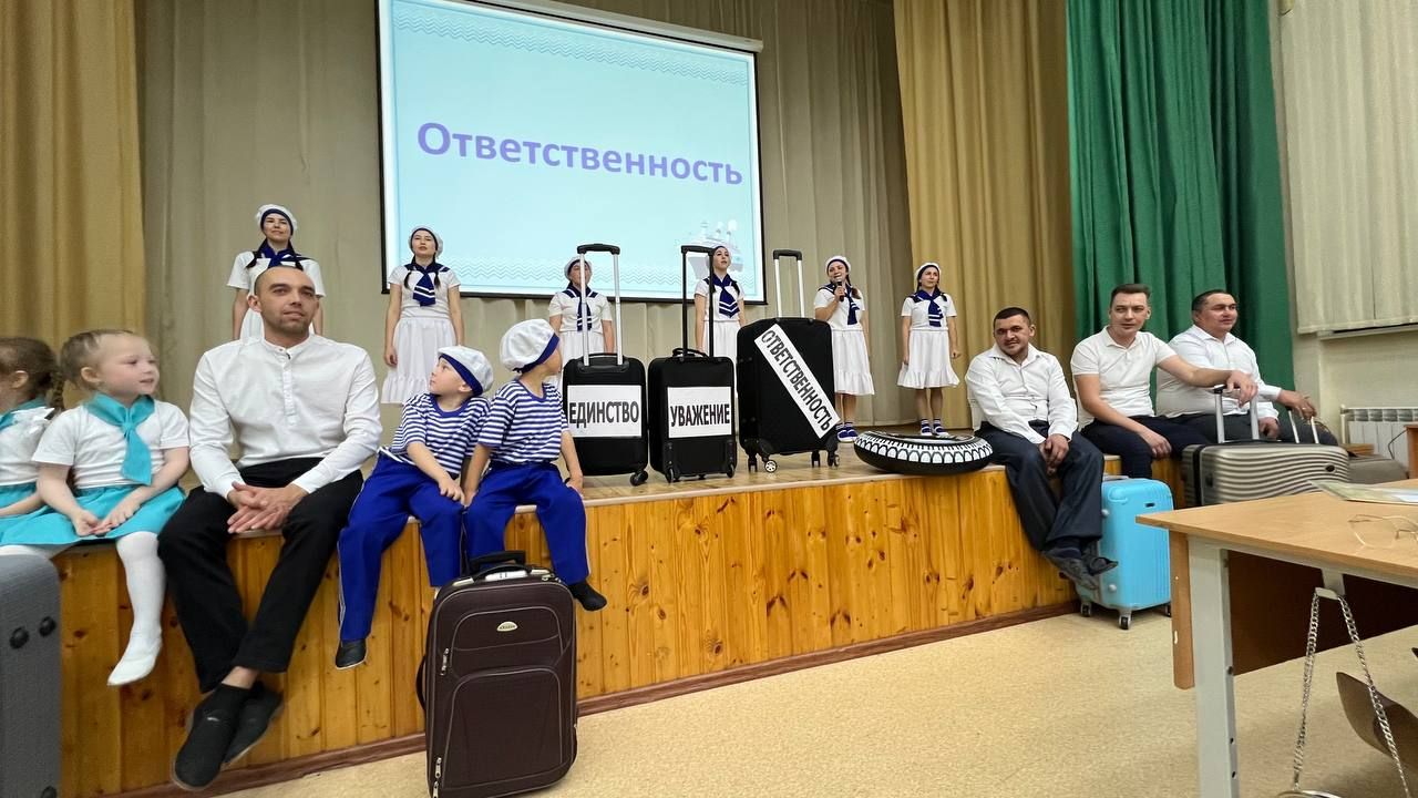 Әти-әниләр тәрбиячеләр белән берлектә  «Тату балалар бакчасы сере»н ачыкладылар (фоторепортаж)