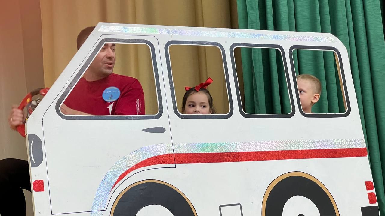 Әти-әниләр тәрбиячеләр белән берлектә  «Тату балалар бакчасы сере»н ачыкладылар (фоторепортаж)