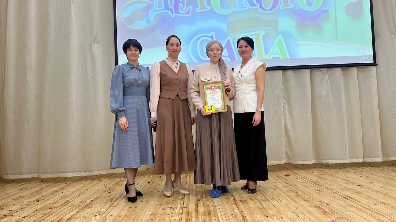 Әти-әниләр тәрбиячеләр белән берлектә  «Тату балалар бакчасы сере»н ачыкладылар (фоторепортаж)