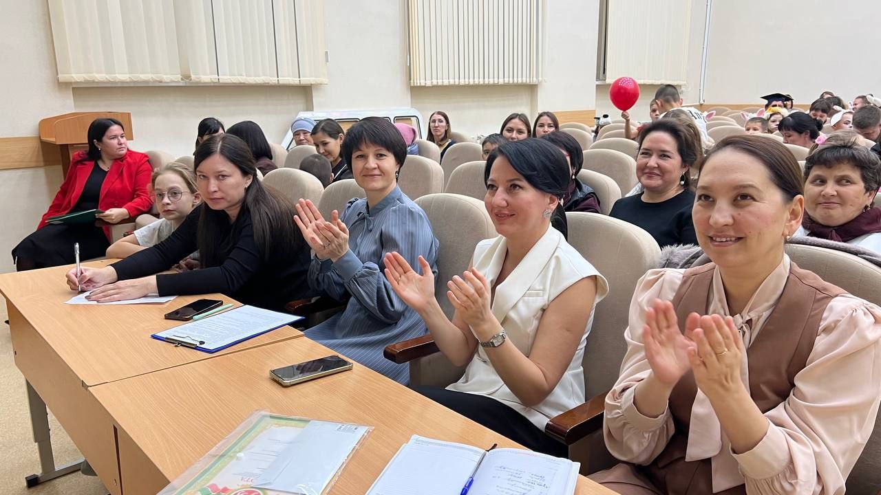 Әти-әниләр тәрбиячеләр белән берлектә  «Тату балалар бакчасы сере»н ачыкладылар (фоторепортаж)