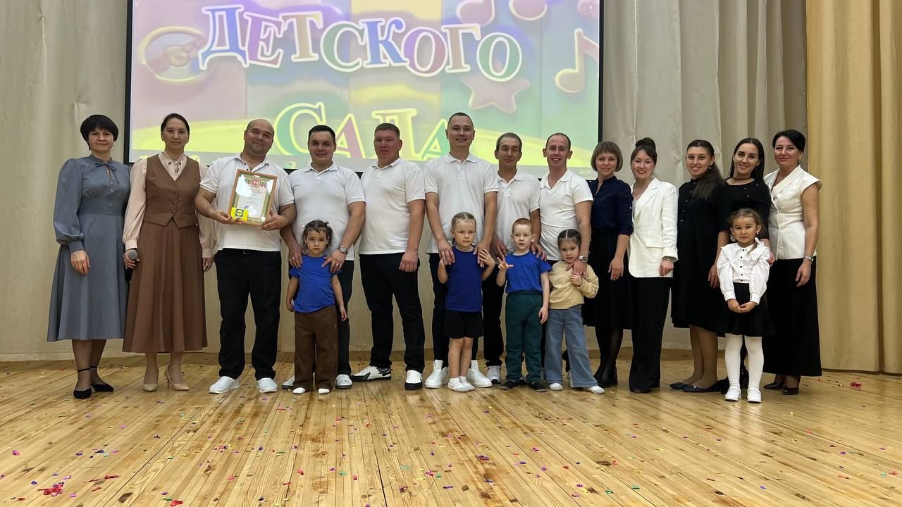 Әти-әниләр тәрбиячеләр белән берлектә  «Тату балалар бакчасы сере»н ачыкладылар (фоторепортаж)