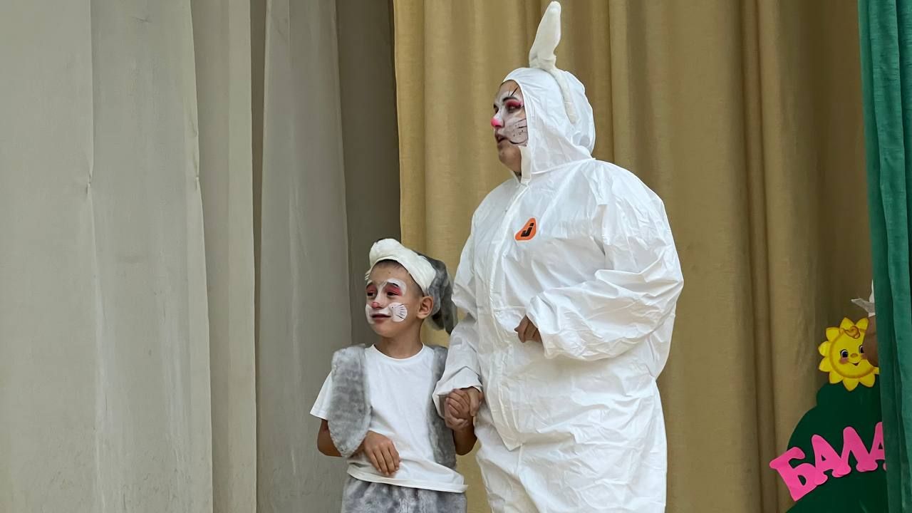 Әти-әниләр тәрбиячеләр белән берлектә  «Тату балалар бакчасы сере»н ачыкладылар (фоторепортаж)