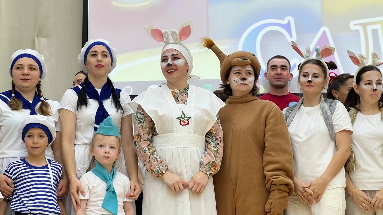 Әти-әниләр тәрбиячеләр белән берлектә  «Тату балалар бакчасы сере»н ачыкладылар (фоторепортаж)