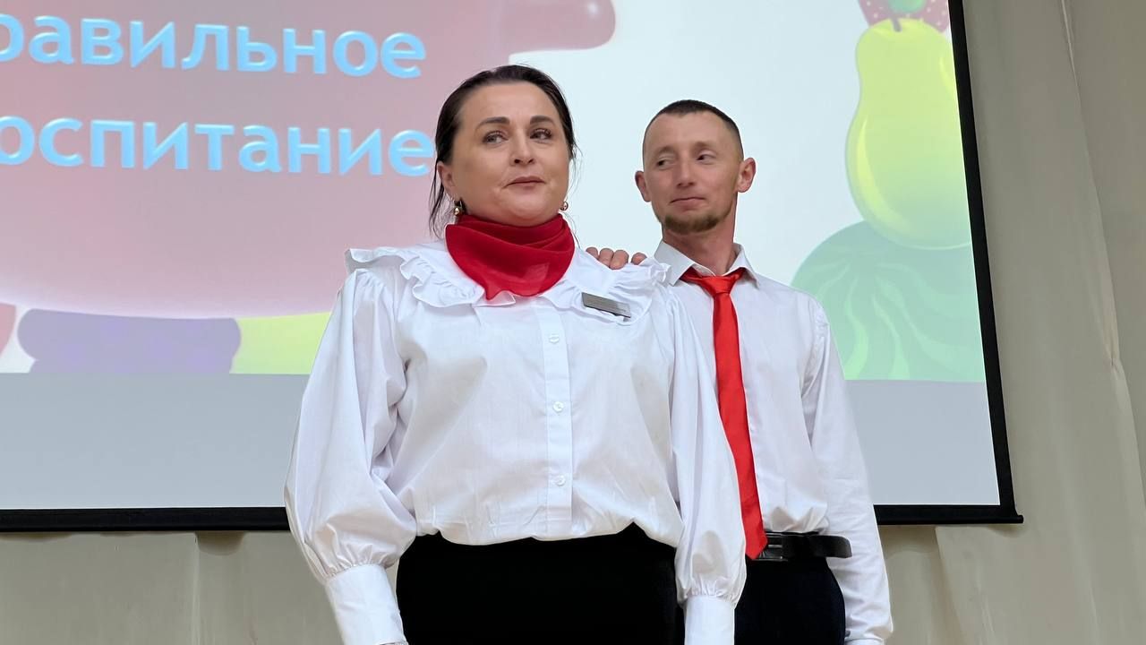 Әти-әниләр тәрбиячеләр белән берлектә  «Тату балалар бакчасы сере»н ачыкладылар (фоторепортаж)