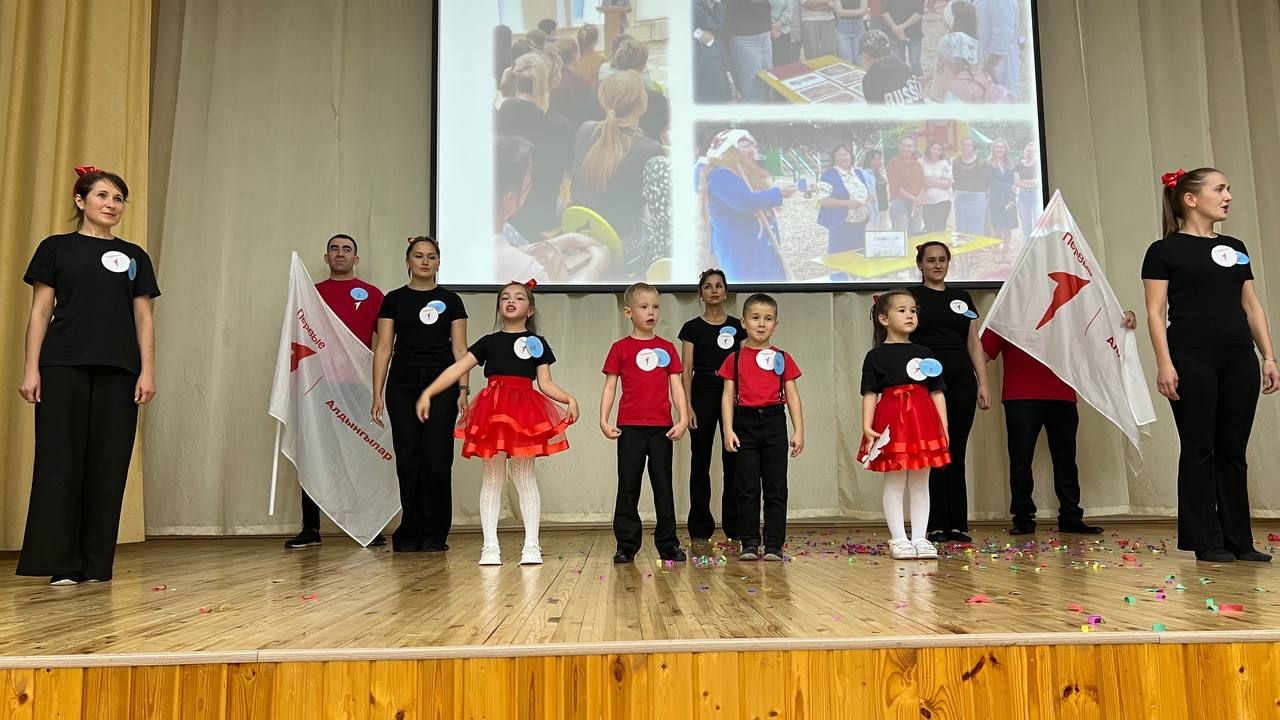 Әти-әниләр тәрбиячеләр белән берлектә  «Тату балалар бакчасы сере»н ачыкладылар (фоторепортаж)