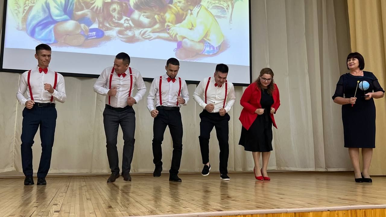 Әти-әниләр тәрбиячеләр белән берлектә  «Тату балалар бакчасы сере»н ачыкладылар (фоторепортаж)