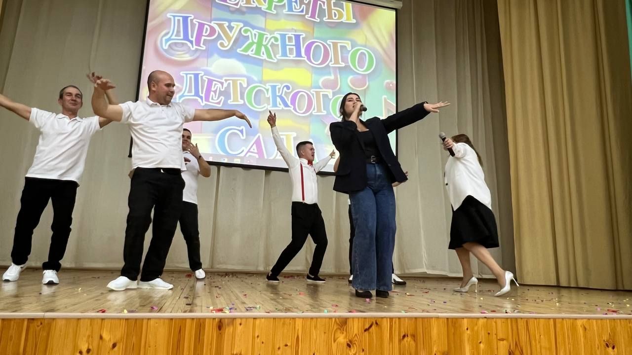 Әти-әниләр тәрбиячеләр белән берлектә  «Тату балалар бакчасы сере»н ачыкладылар (фоторепортаж)
