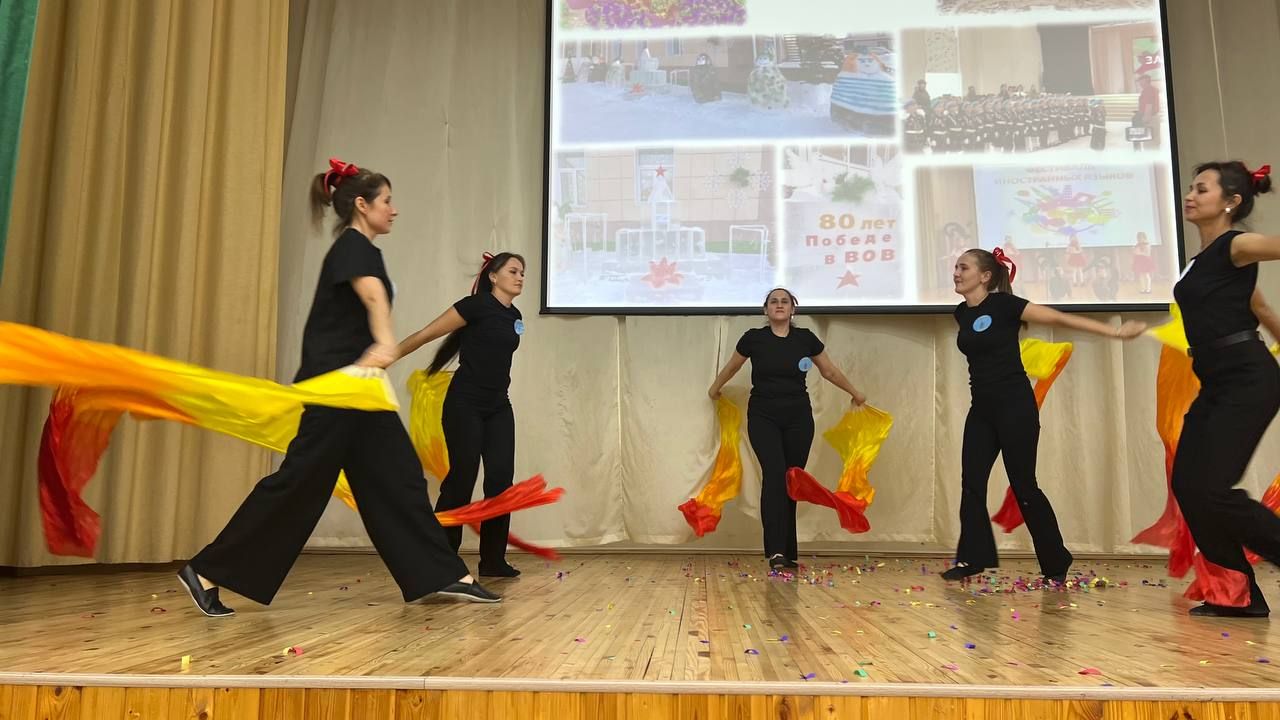 Әти-әниләр тәрбиячеләр белән берлектә  «Тату балалар бакчасы сере»н ачыкладылар (фоторепортаж)