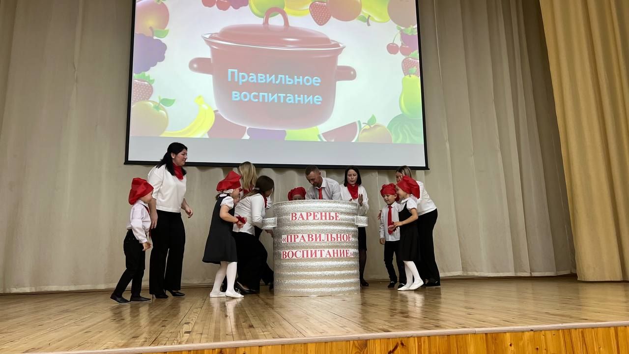 Әти-әниләр тәрбиячеләр белән берлектә  «Тату балалар бакчасы сере»н ачыкладылар (фоторепортаж)