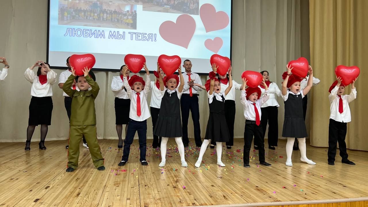 Әти-әниләр тәрбиячеләр белән берлектә  «Тату балалар бакчасы сере»н ачыкладылар (фоторепортаж)