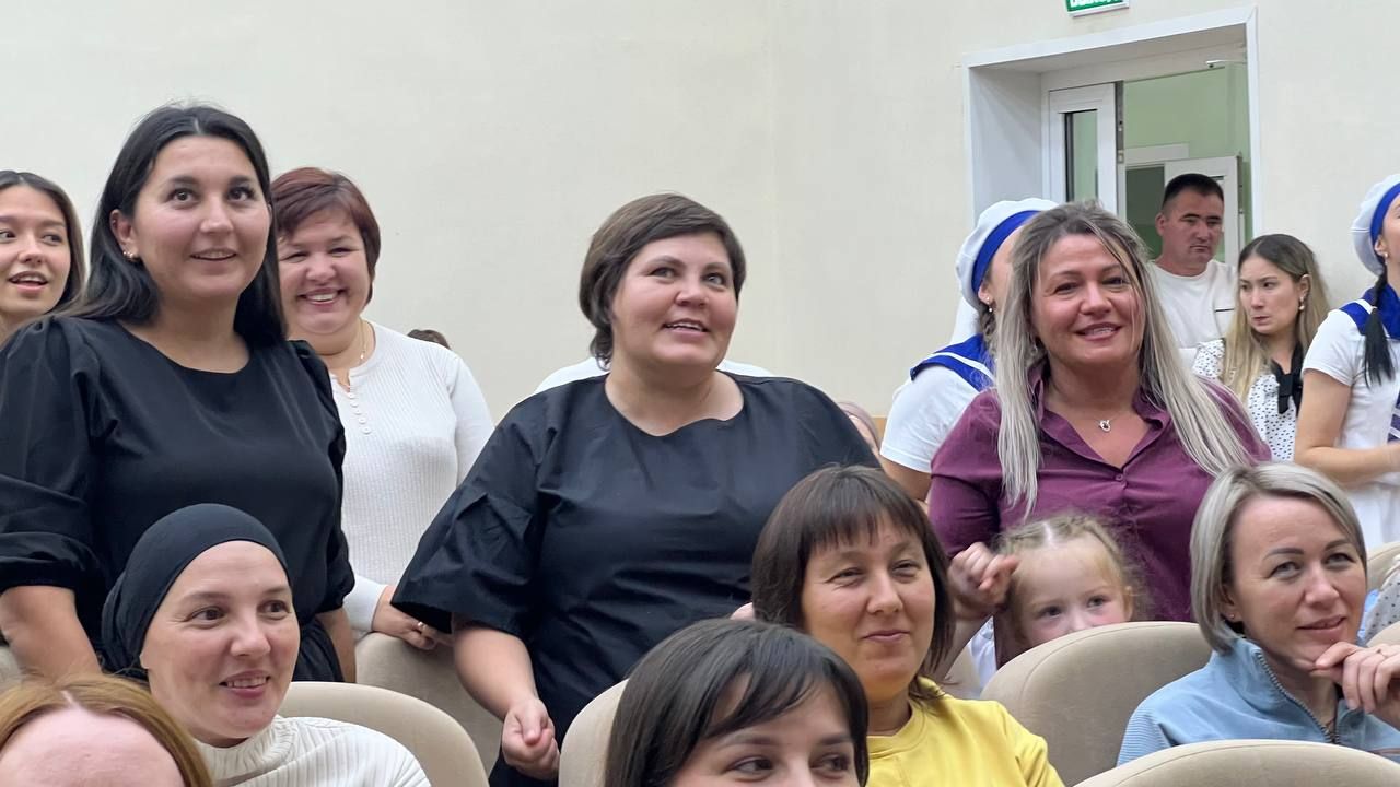 Әти-әниләр тәрбиячеләр белән берлектә  «Тату балалар бакчасы сере»н ачыкладылар (фоторепортаж)
