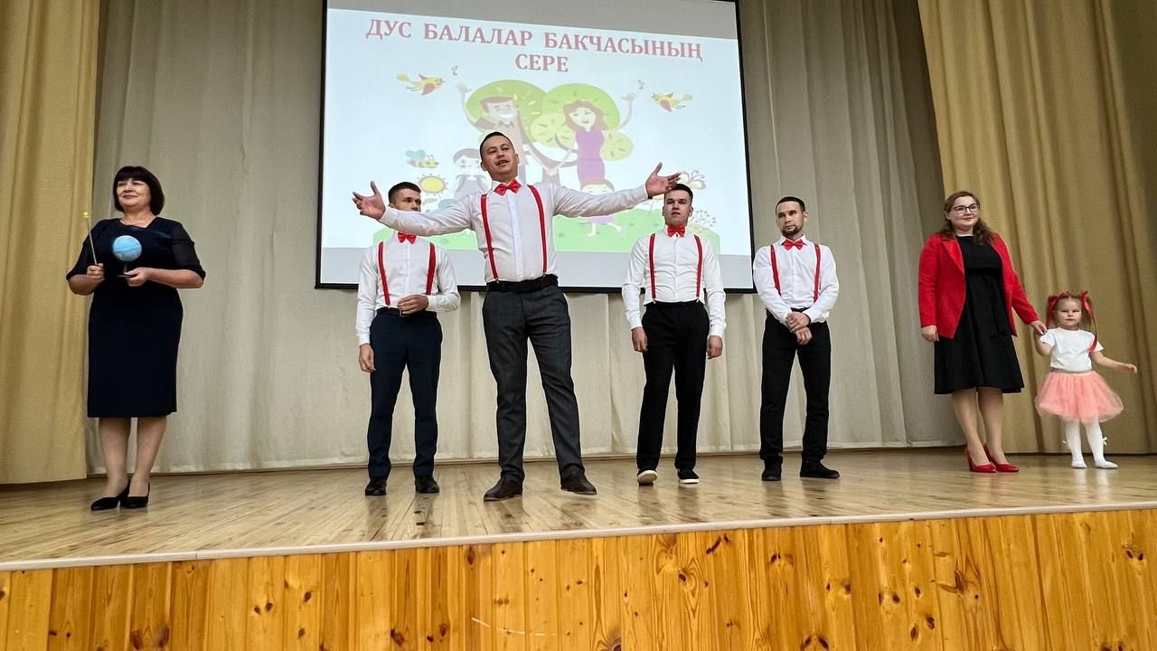 Әти-әниләр тәрбиячеләр белән берлектә  «Тату балалар бакчасы сере»н ачыкладылар (фоторепортаж)
