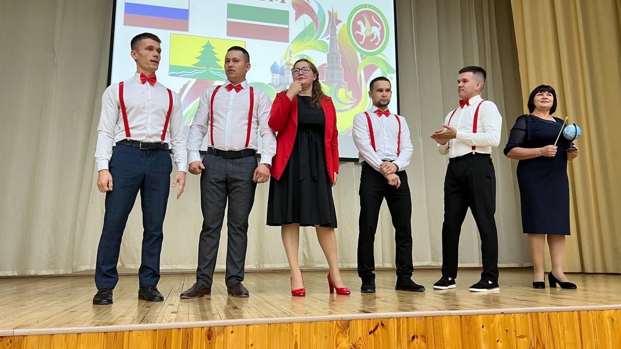 Әти-әниләр тәрбиячеләр белән берлектә  «Тату балалар бакчасы сере»н ачыкладылар (фоторепортаж)