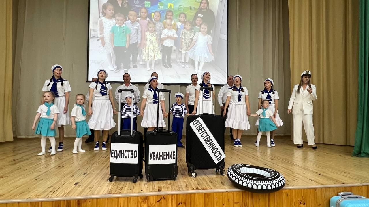 Әти-әниләр тәрбиячеләр белән берлектә  «Тату балалар бакчасы сере»н ачыкладылар (фоторепортаж)