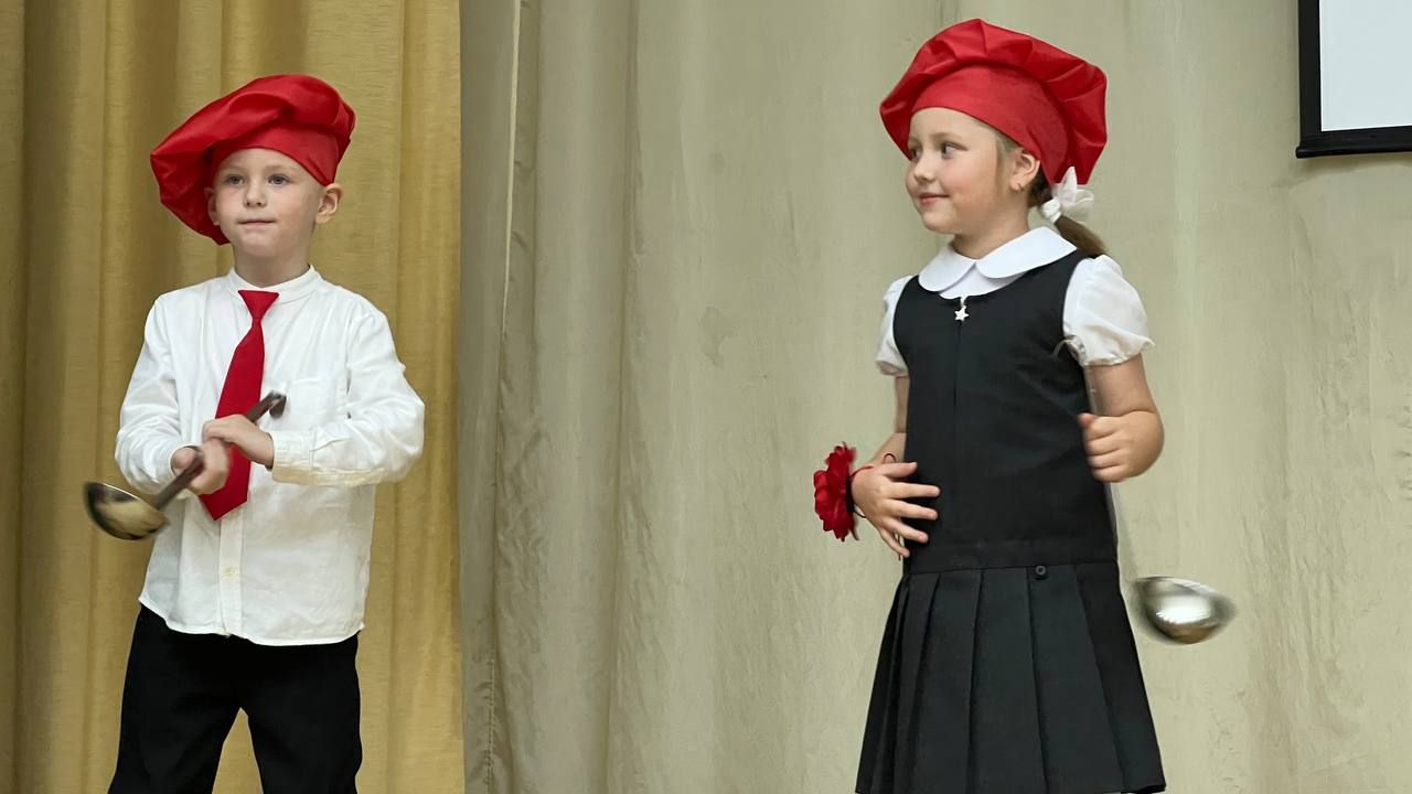 Әти-әниләр тәрбиячеләр белән берлектә  «Тату балалар бакчасы сере»н ачыкладылар (фоторепортаж)
