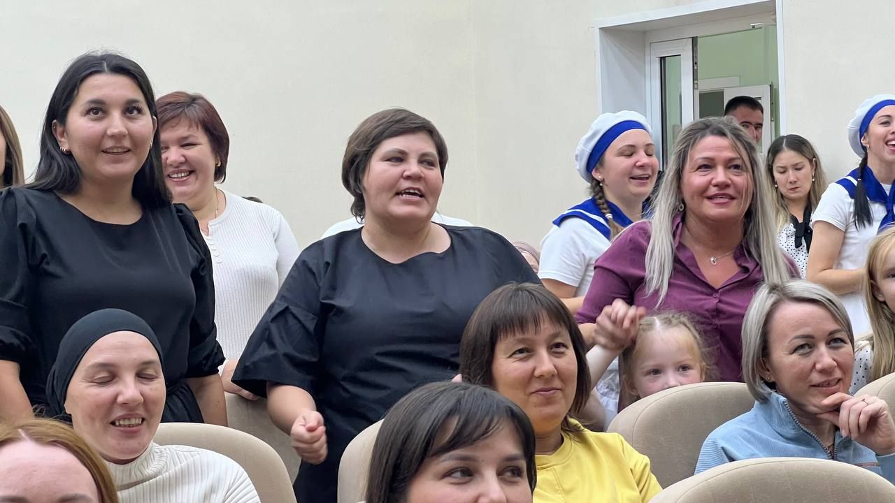 Әти-әниләр тәрбиячеләр белән берлектә  «Тату балалар бакчасы сере»н ачыкладылар (фоторепортаж)