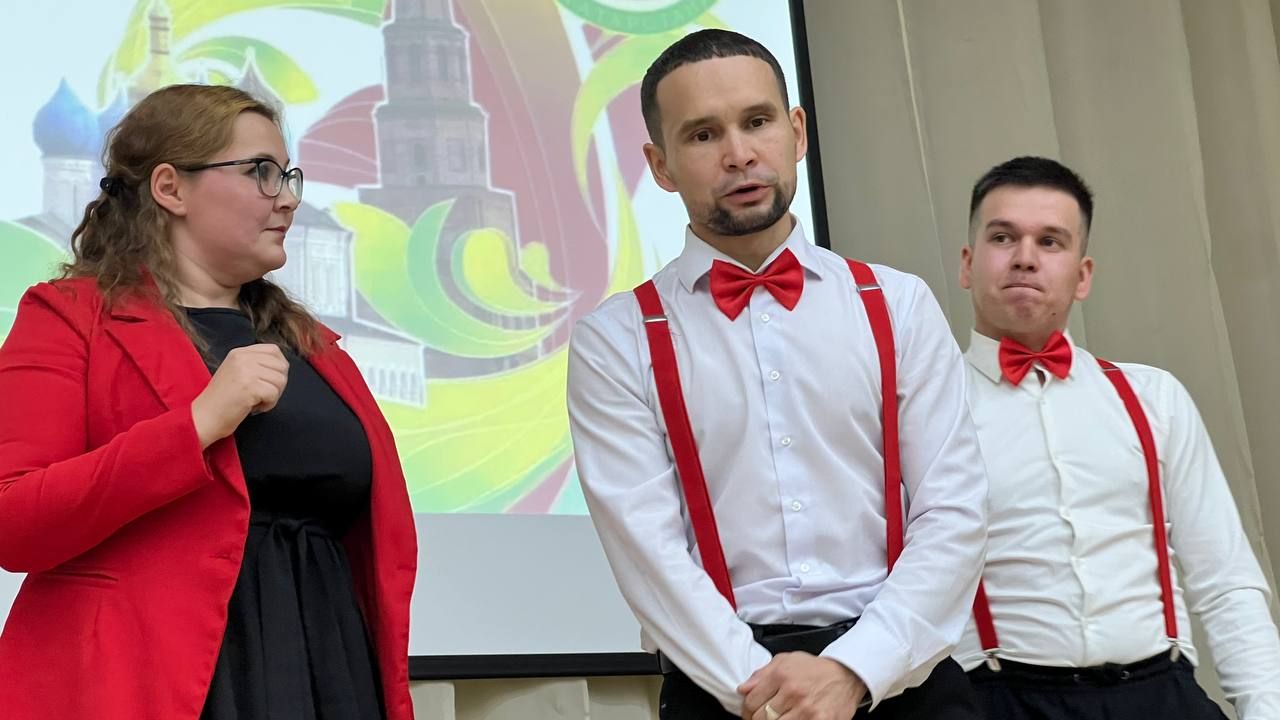 Әти-әниләр тәрбиячеләр белән берлектә  «Тату балалар бакчасы сере»н ачыкладылар (фоторепортаж)