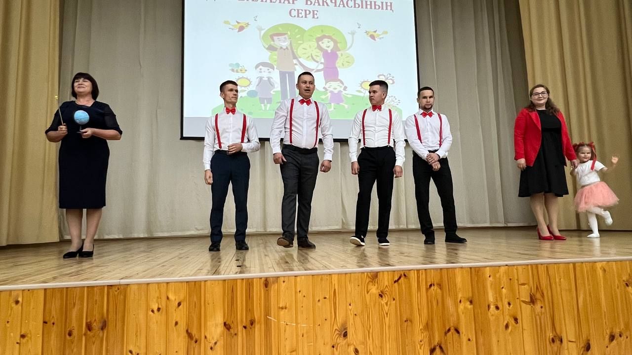 Әти-әниләр тәрбиячеләр белән берлектә  «Тату балалар бакчасы сере»н ачыкладылар (фоторепортаж)