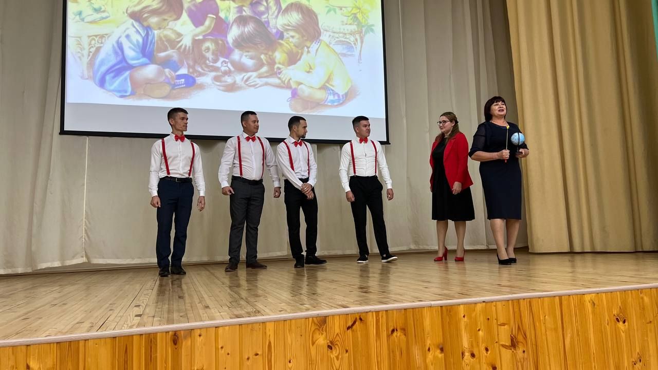 Әти-әниләр тәрбиячеләр белән берлектә  «Тату балалар бакчасы сере»н ачыкладылар (фоторепортаж)