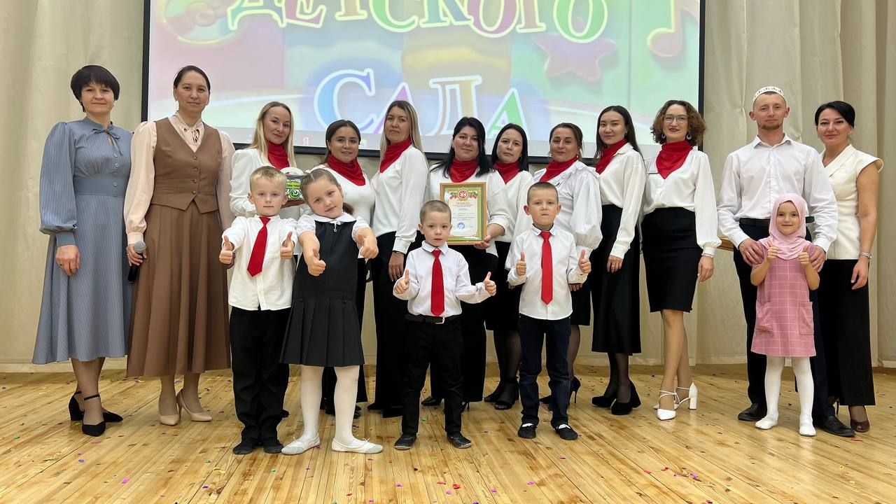 Әти-әниләр тәрбиячеләр белән берлектә  «Тату балалар бакчасы сере»н ачыкладылар (фоторепортаж)