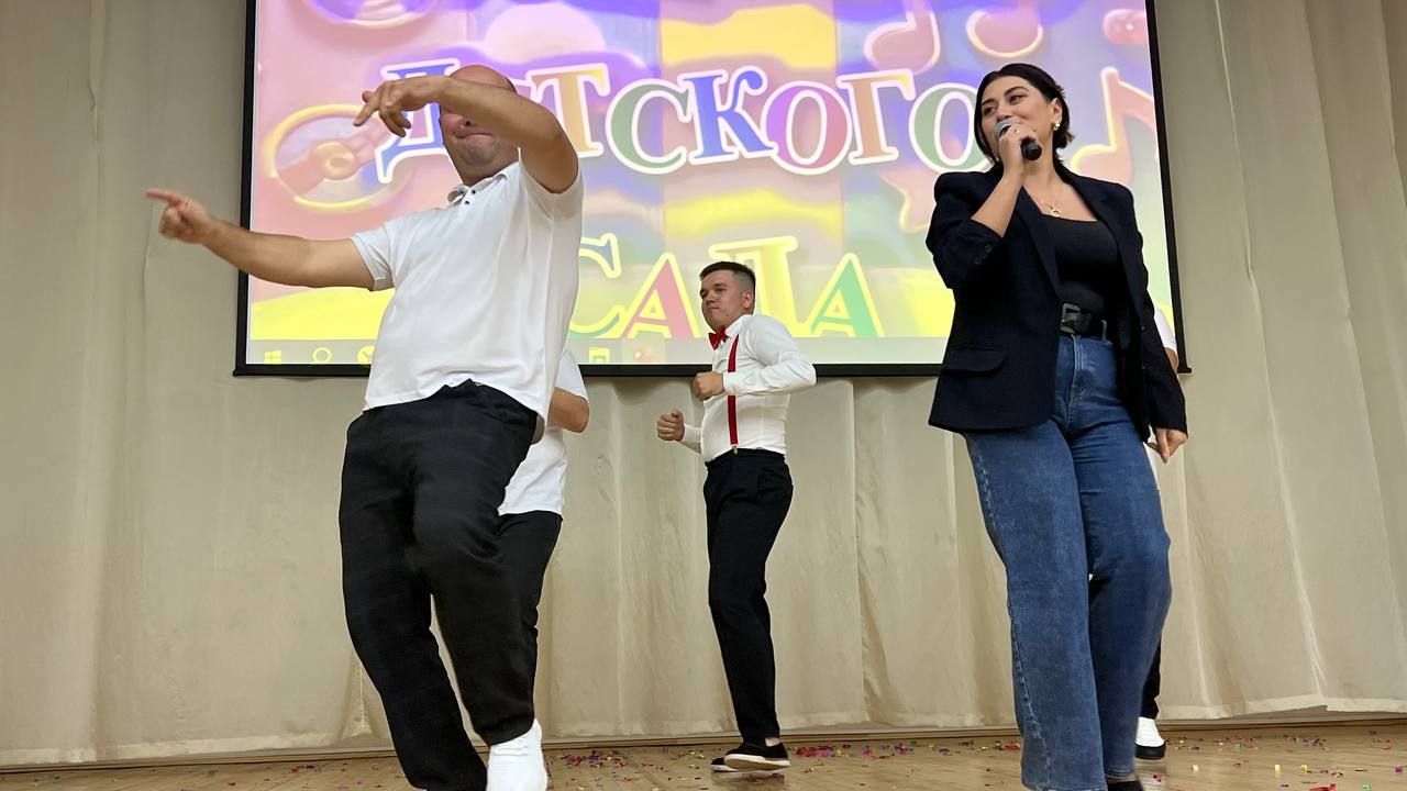 Әти-әниләр тәрбиячеләр белән берлектә  «Тату балалар бакчасы сере»н ачыкладылар (фоторепортаж)