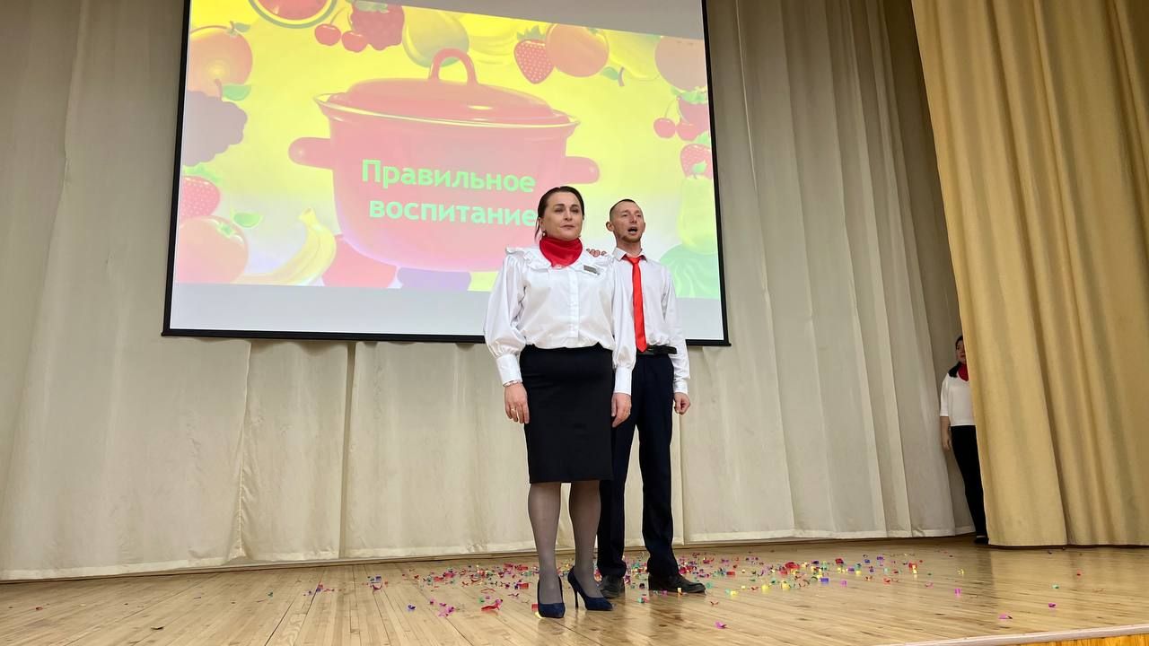 Әти-әниләр тәрбиячеләр белән берлектә  «Тату балалар бакчасы сере»н ачыкладылар (фоторепортаж)