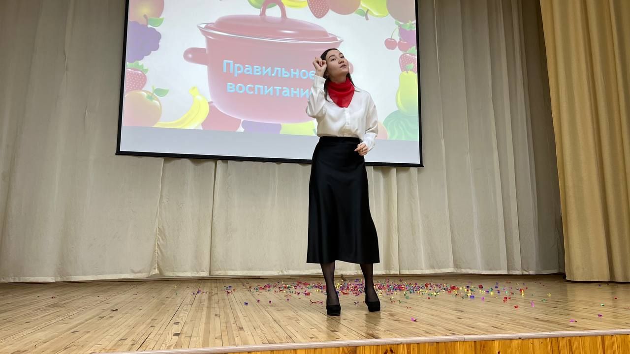 Әти-әниләр тәрбиячеләр белән берлектә  «Тату балалар бакчасы сере»н ачыкладылар (фоторепортаж)