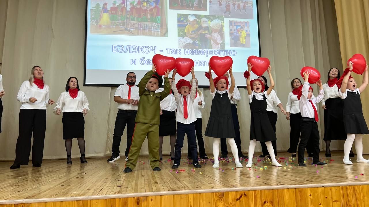 Әти-әниләр тәрбиячеләр белән берлектә  «Тату балалар бакчасы сере»н ачыкладылар (фоторепортаж)
