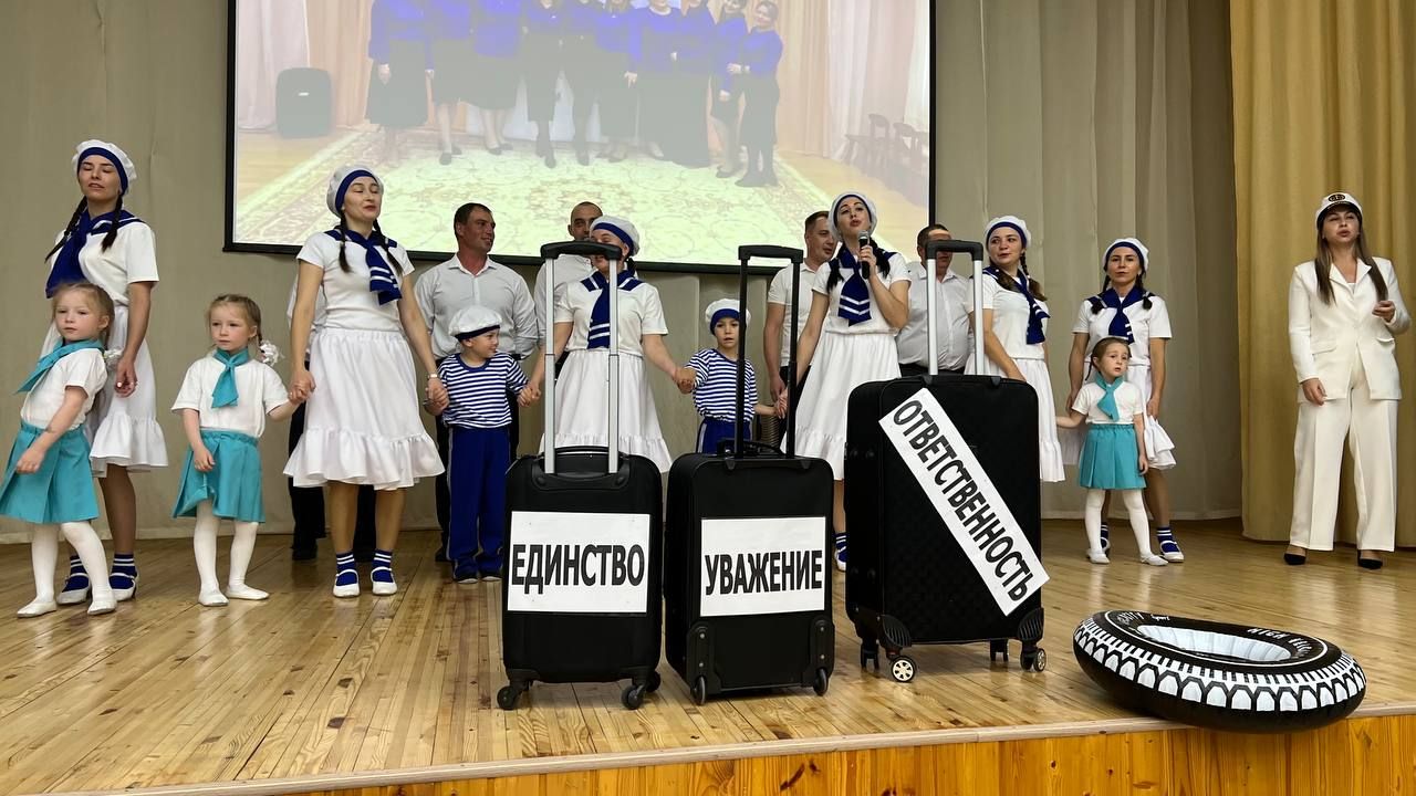 Әти-әниләр тәрбиячеләр белән берлектә  «Тату балалар бакчасы сере»н ачыкладылар (фоторепортаж)