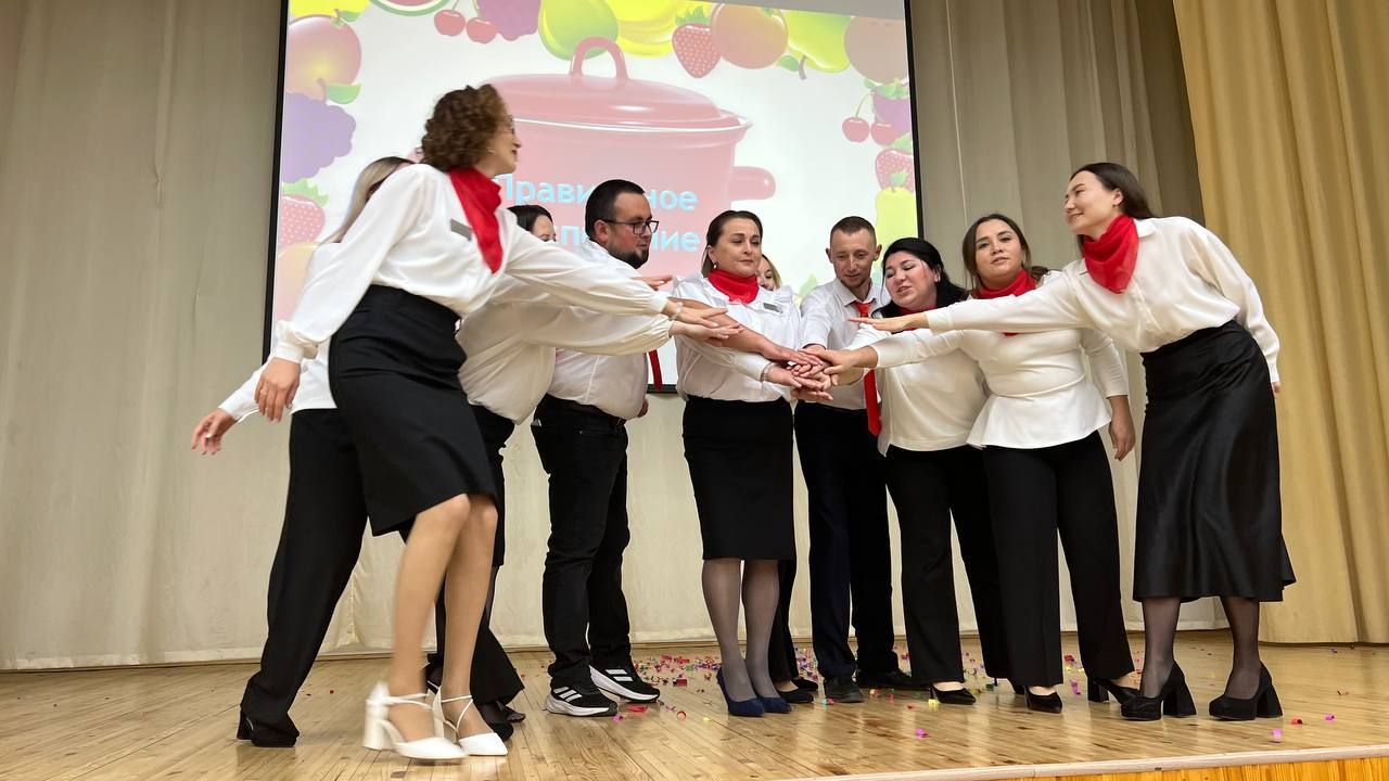 Әти-әниләр тәрбиячеләр белән берлектә  «Тату балалар бакчасы сере»н ачыкладылар (фоторепортаж)