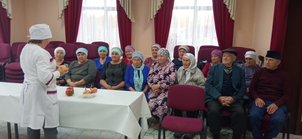 Туктар авылында узган уңыш бәйрәмендә халыкны бәлеш белән сыйладылар