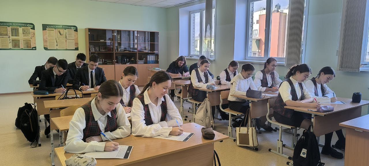 Сабаның сәләтле балалар мәктәбендә татарча диктант язу акциясендә 200дән артык кеше катнашкан