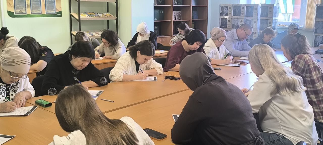 Сабаның сәләтле балалар мәктәбендә татарча диктант язу акциясендә 200дән артык кеше катнашкан