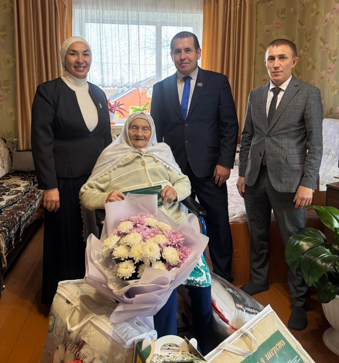 Шәмәрдәндә яшәүче Флера Тимурханованы 90 яшьлек юбилее белән котладылар